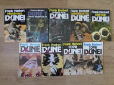 CICLUL DUNE VOL.1-7, 9 CARTI (IMPARATUL ZEU AL DUNEI, CANONICATUL DUNEI, ERETICII DUNEI, ETC.)-FRANK HERBERT, PA foto