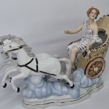 Bibelou portelan romanesc vechi, vintage - Fata cu caleasca