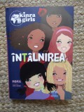 Kinra Girls. Intalnirea
