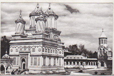 bnk cp Biserica episopala din Curtea de Arges - Vedere - necirculata foto