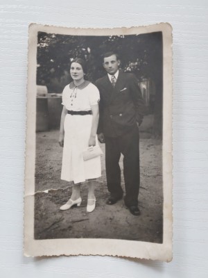 Fotografie veche anii 40, Transilvania, cuplu tanar, tip carte postala foto