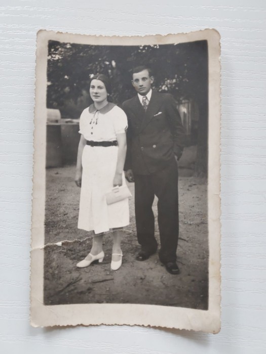 Fotografie veche anii 40, Transilvania, cuplu tanar, tip carte postala