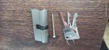Cumpara ieftin Cilindru usa butuc cu 3 chei 30-10-30mm simetric