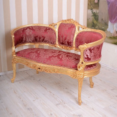 Sofa din lemn masiv auriu cu tapiterie rosie CAT099A05