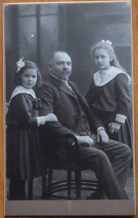 Foto pe carton gros , Cernauti , 1906 ; Avocat Dr .Vormund Trompeteur