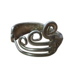BRĂȚARĂ INEDITA LUCRATA MANUAL DINTR-O FURCULIȚĂ VECHE DIN METAL ARGINTAT