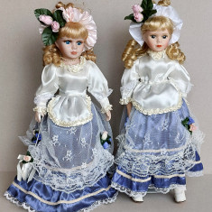 Fetite surori cu rochii lungi, papusi de colectie din portelan, inaltime 40 cm