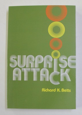 SURPRISE ATTACK - LESSONS FOR DEFENSE PLANNING by RICHARD K. BETTS , 1982 foto