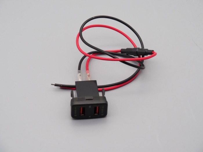 Buton de bord cu mufe USB
