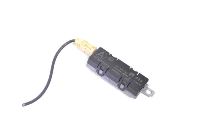 Amplificator de antena VW PASSAT CC 357 2010 OEM: 3C8035552A