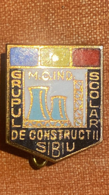 GRUPUL SCOLAR DE CONSTRUCTII SIBIU,INSIGNA VECHE DE COLECTIE per.COMUNISM foto