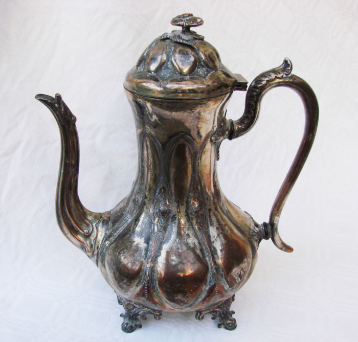 Impresionant ceainic argintat sfarsit de secol 19, stil Rococo