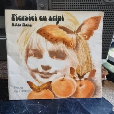 Katia Nanu - Piersici cu aripi