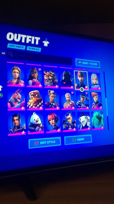VAND CONT DE FORTNITE CU Skinuri og pickexuri og dansuri og .DISCORD andrei.214