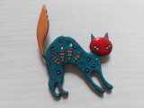 # Broșă vintage metal emailat &ndash; Pisică stilizată / decorativă multicoloră, 7x6 cm