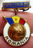 I.924 INSIGNA SPORTIVA ROMANIA RSR FOTBAL CATEGORIA III h25mm email, Romania de la 1950