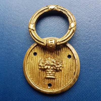 D686-I-Shild tragator sertare mobila veche anii 1900 bronz masiv aurit. Diam.5cm foto