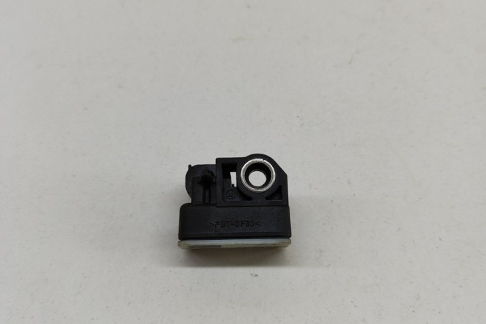 Senzor de impact st&acirc;nga față PORSCHE MACAN 95B 2014 OEM: 95B907508,95B.907.508 | 26836717