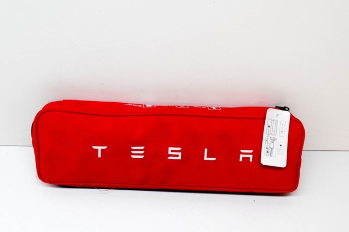 Trusa de prim ajutor TESLA MODEL Y 2021 OEM: 1475076-00-C 20600743