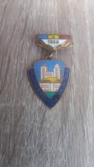 QW9 L 5 - Insigna - tematica comunism - Fruntas in gospodarirea orasului an 1969