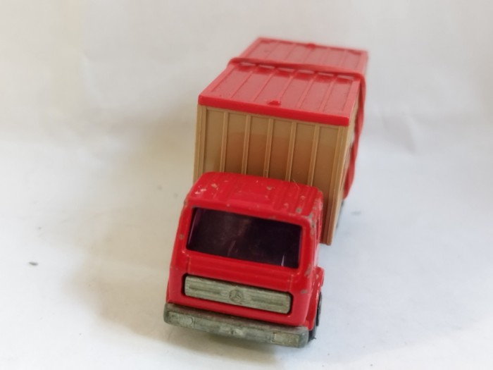 bnk jc Matchbox 42e Mercedes Container Truck