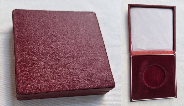 Cutie de LUX, veche, pentru prezentare, depozitare insigna, decoratie, placheta, medalie, moneda