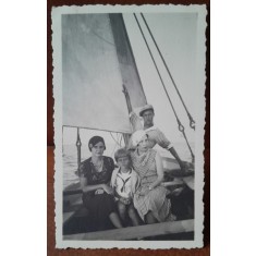 Fotografie, familie in barca cu panze, Constanta 1932