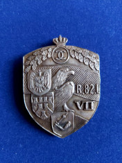 Insigna regimentala de 7 ani- Regimentul 82 Infanterie - Carol al II-lea -Argint foto