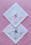 Lot de 2 batiste Vintage cu broderie manuala cu flori si broderie grila pe fir