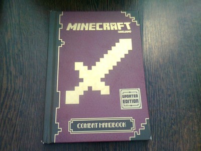 MINECRAFT. COMBAT HANDBOOK (TEXT IN LIMBA ENGLEZA) foto