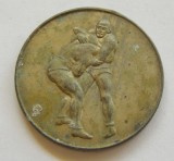 v884 UNGARIA INTERBELICA MEDALIE SPORTIVA LUPTE BRONZ 40mm 20g STARE FOARTE FRUMOASA