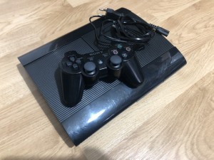 Consola PlayStation 3 PS3 Super Slim 500GB + 1 Maneta Wireless