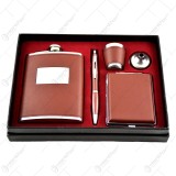 Set cadou pentru barbati &ndash; Plosca/Pahar/Tabachiera/Pix