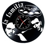 Ceas de Perete Decorativ &ldquo;La Familia &ndash; Hip-Hop Legend&rdquo;, din Disc Vinil Reciclat, Negru, Mecanism Silențios (Sweep), 30 cm