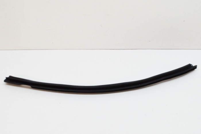 Garnitura de cauciuc ușă st&acirc;nga spate TESLA MODEL X 2020 OEM: 1483693-00-A,1483694-00-A | 21071891