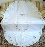 Fata de masa Vintage din bumbac Ovala cu broderie cu panglici flori si bride - ALB