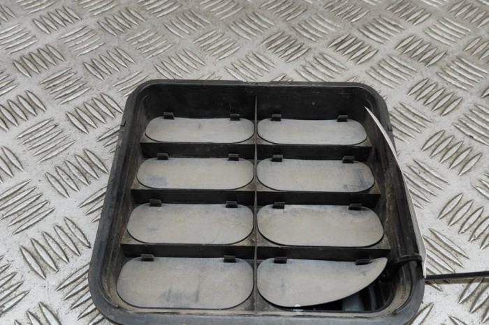 Grila de ventilație caroserie AUDI Q7 4M 2015 OEM: 4M0819181 28482063