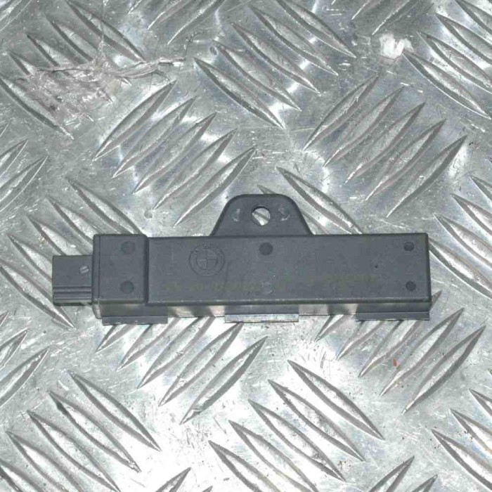 Amplificator de antena BMW 1 F20 2010 OEM: 9220832