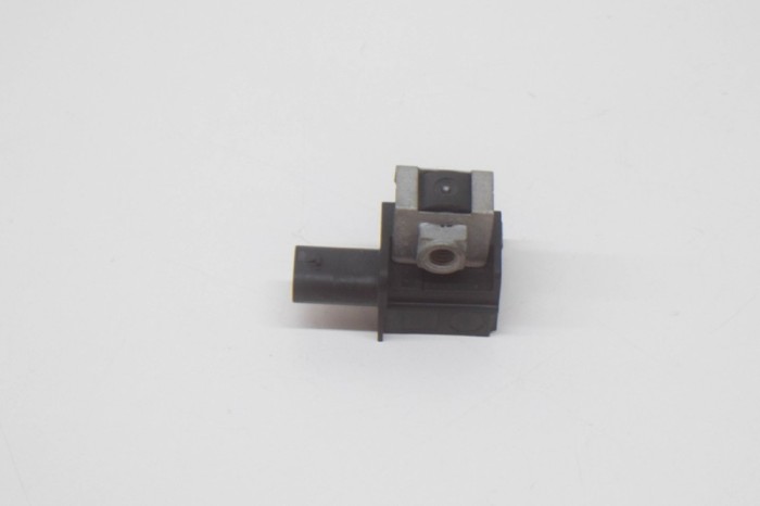 Senzor de impact lateral st&acirc;nga BMW 5 F10 2013 OEM: 9224177 13457677