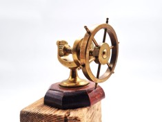 spargator de nuci sub forma Timona alama si lemn art deco craftsment anii &#039;30