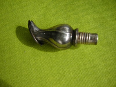 Dop pentru sticla, argintat, cu capac reglabil. foto