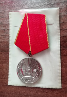 M3 C19 - Decoratie comunism - Medalia muncii + bonus!!! foto