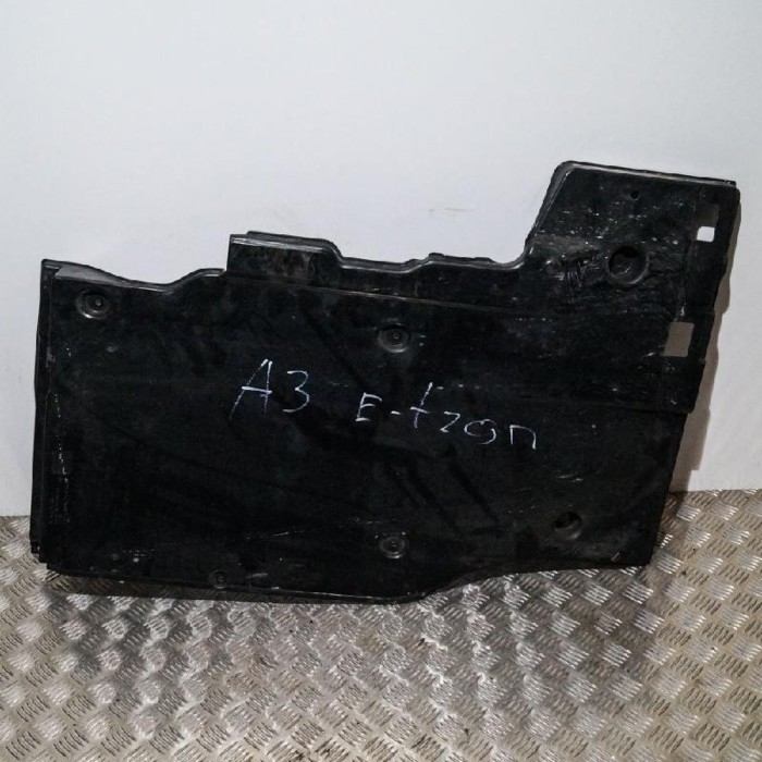 Scut motor dreapta spate AUDI A3 8V1, 8VK 2014 OEM: 5Q0825506A 2240105