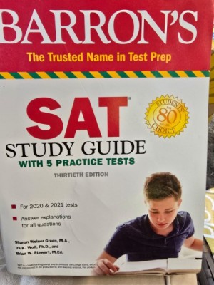 SAT, study guide with 5 practice tests foto