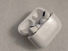 Casti Apple originale AirPods Pro (1st Generation), MagSafe Charging Case, in ear