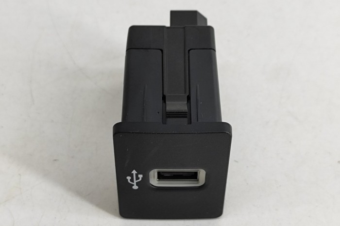 USB FORD PUMA J2K, CF7 2023 OEM: HS7T-14F014-AE 26388999
