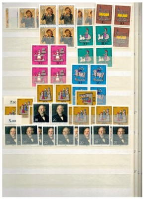 Berlin 1969-1990 - Colecție aprox. 2500 timbre neuzate in clasor, cu dubluri foto
