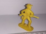 bnk jc Romania - figurina de plastic - cowboy cu pusca