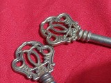 lot 2 chei Originale pentru usi de epoca,dulap vechi,scrin,sifonier,cufar,dulap,CHEI BRUTE ORIGINALE