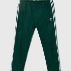 adidas Originals pantaloni de trening culoarea verde, cu imprimeu IP0419